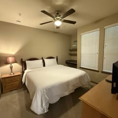 Pool View King 1 Bedroom/1 Bath Condo in The Woodlands