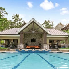 Spacious Pool View 1 Bedroom/1 Bath Condo in The Woodlands