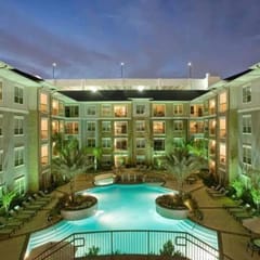 Spacious Pool View Furnished Apartment by NRG Stadium**