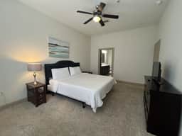 Apartment by Medical Center** - Image 4
