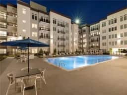 Beautiful 2 bedroom Condo near Galleria Mall - Image 3
