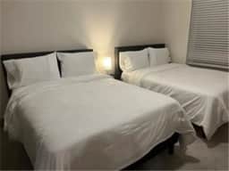Beautiful 2B/2B Apartment in the Galleria - Image 2