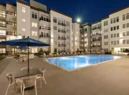 Beautiful Spacious 2 bed/2bath Apartment in The Galleria - Image 5