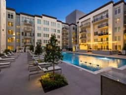 Beautiful Spacious 2 bed/2bath Apartment in The Galleria - Image 4