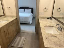 Furnished modern 3B, 2.5B Apt by The Galleria - Image 5