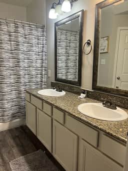 Pool View 3 Bedroom / 2 Bath Condo in Houston - Image 3