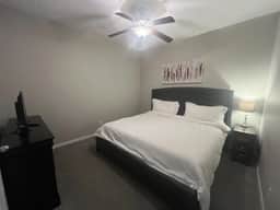 Premium Court Yard View 3 Bedroom Condo in Houston Medical Center - Image 4