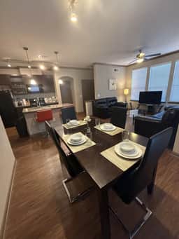 Spacious 2 bed/2bath in The Woodlands** - Image 4