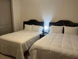 Spacious 3 Bed/2.5 Bath Apartment in the Galleria - Image 2