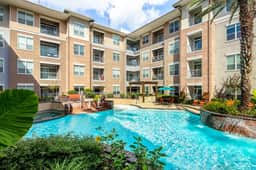 Spacious 3-Bed, 2-Bath Apartment Near NRG Stadium - Image 2
