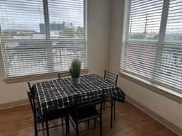 Spacious 3-Bed, 2-Bath Apartment Near NRG Stadium - Image 5