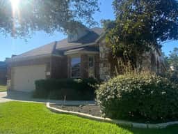 Spacious 4 Bed/2 Bath Home in the Woodlands - Image 3