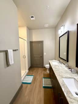 Stunning Pool View 2 Bedroom Apartment - Image 4