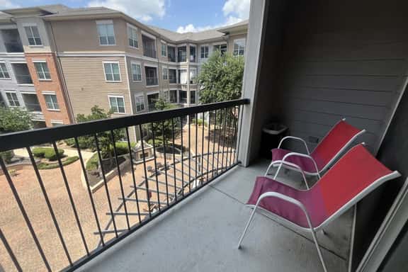 Beautiful and Spacious Apartment by Texas Medical - Image 1