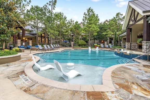 Beautiful Pool View 1 bedroom/1 bath condo in The Woodlands - Image 1