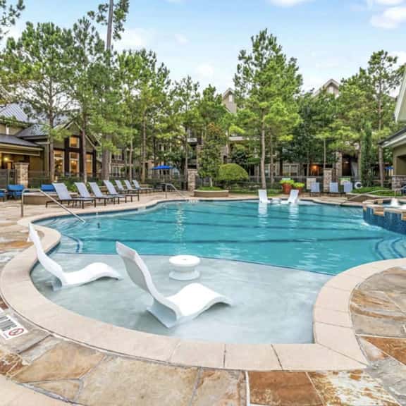 Beautiful Pool View 1 bedroom/1 bath condo in The Woodlands - Image 1
