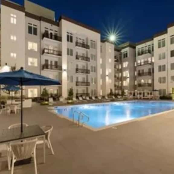 Fully Furnished 2 bed/2bath Apartment near the Galleria - Image 1