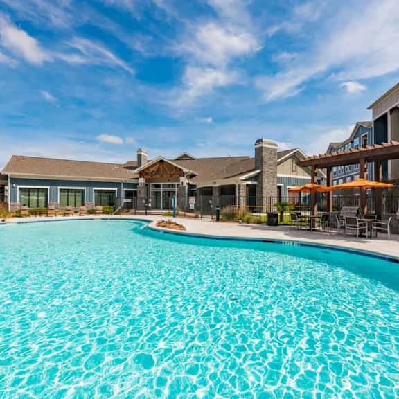 Furnished Pool View Resort ** - Image 1