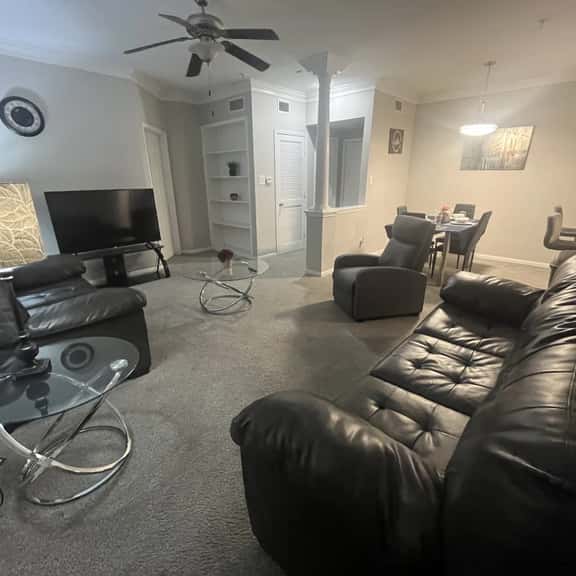 Premium Court Yard View 3 Bedroom Condo in Houston Medical Center - Image 1