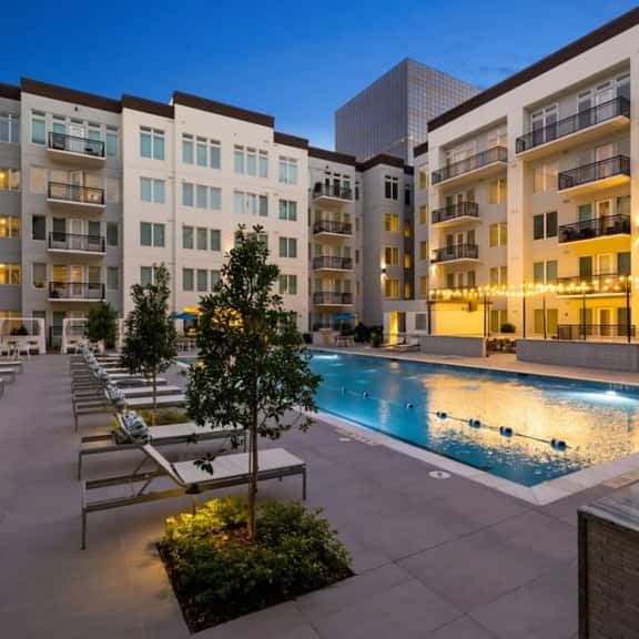 Spacious 3 Bed/2.5 Bath Apartment in the Galleria - Image 1