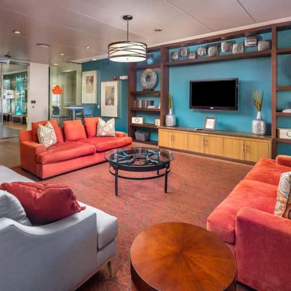 Spacious 3-Bed, 2-Bath Apartment Near NRG Stadium - Image 1