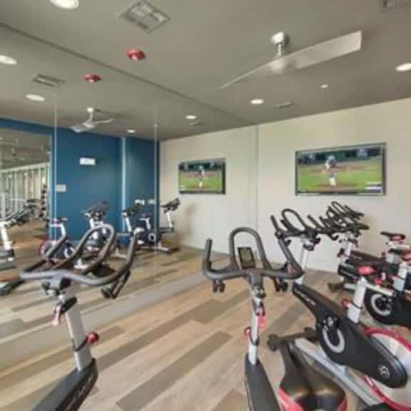 Spacious apartment near Galleria - Image 1