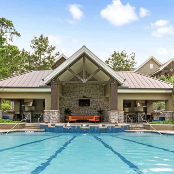 Spacious Pool View 1 Bedroom/1 Bath Condo in The Woodlands - Imagen 1