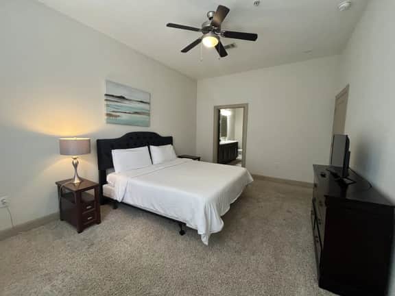 Apartment by Medical Center** - Image 4