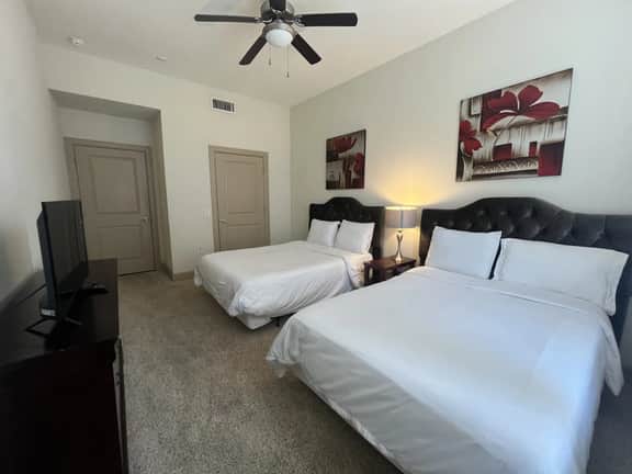 Apartment by Medical Center** - Image 3