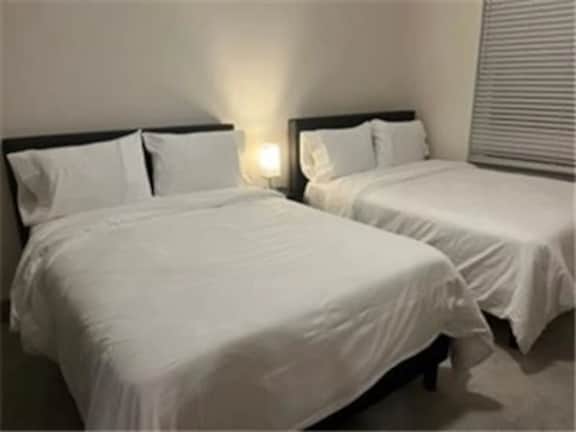 Beautiful 2B/2B Apartment in the Galleria - Image 2