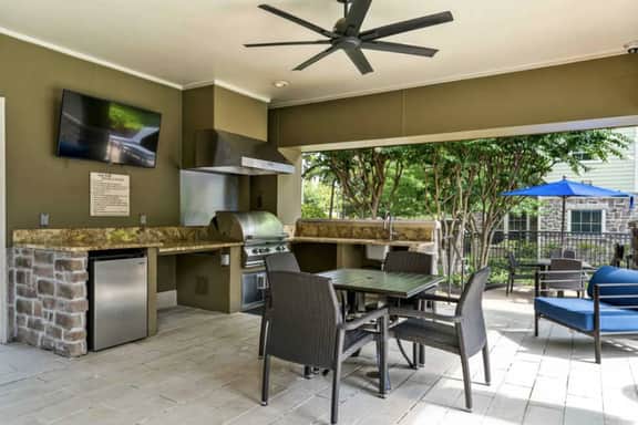 Beautiful Pool View 1 bedroom/1 bath condo in The Woodlands - Image 5