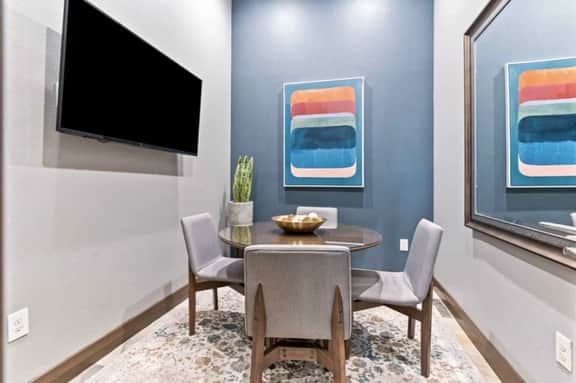 Beautiful Pool View 1 bedroom/1 bath condo in The Woodlands - Image 3