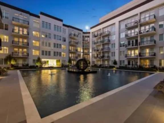 Beautiful Spacious 2 bed/2bath Apartment in The Galleria - Image 3