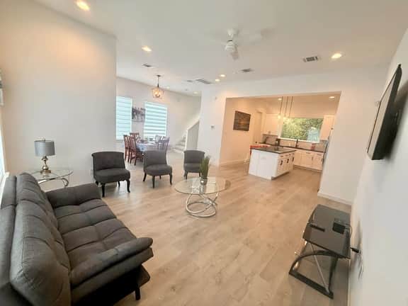 Beautiful Townhome near Downtown HTX & Med Center - Image 2
