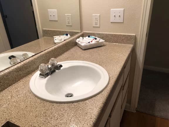 Central Furnished 2b/2b Apt by the HTX Med Center - Image 4