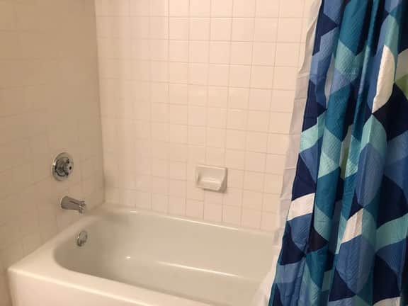 Central Furnished 2b/2b Apt by the HTX Med Center - Image 5