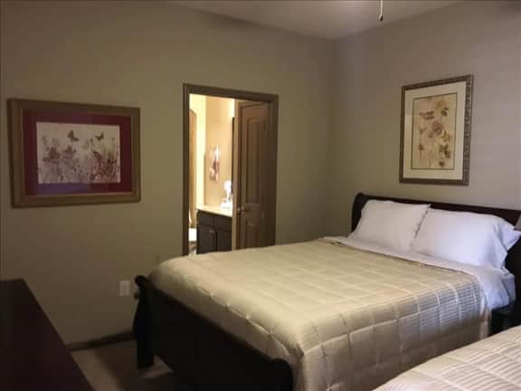 Executive 2 Bedroom / 2 Bath Condo in The Woodland - Image 2