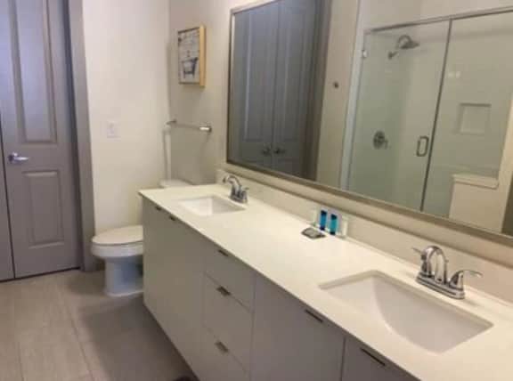 Fully Furnished 2 bed/2bath Apartment near the Galleria - Image 2
