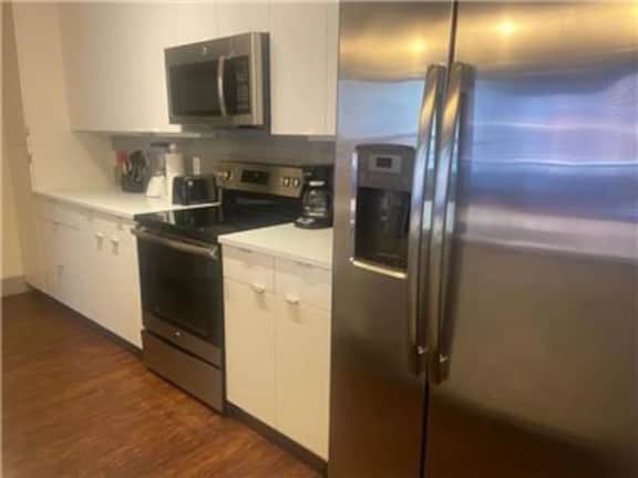 Fully Furnished pool view 2b/2b Apartment in the Galleria - Image 3