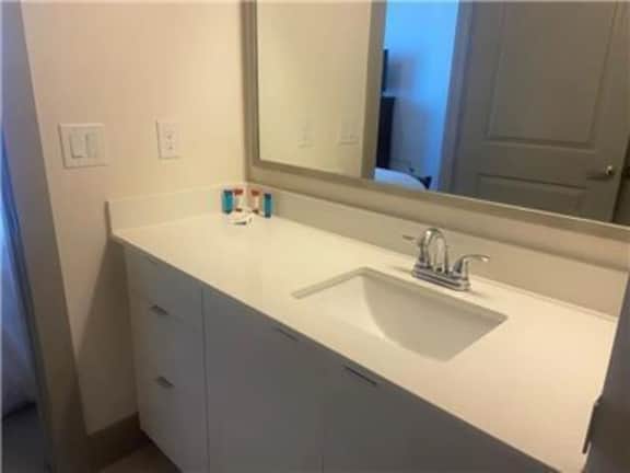 Fully Furnished pool view 2b/2b Apartment in the Galleria - Image 5