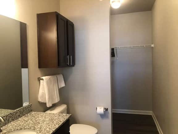 Fully Furnished Pool View Apartment in Tomball, TX - Image 5