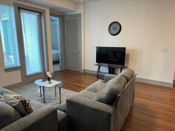Furnished 3-Bed, 2.5-Bath Apartment Near Galleria - Image 2