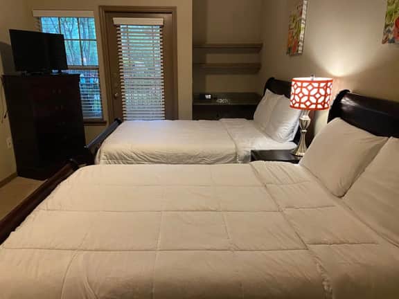 Gorgeous Pool View 1 Bedroom / 1 Bath Condo in The - Image 3