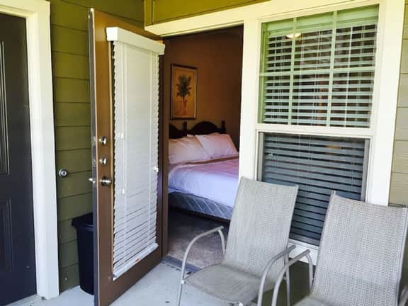 Gorgeous Pool View 1 Bedroom / 1 Bath Condo in The - Image 4