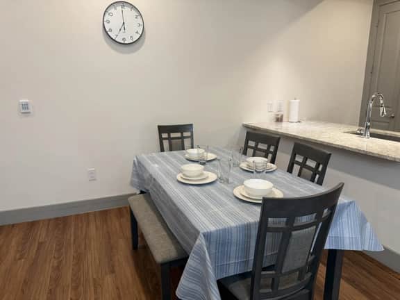 Luxurious 3 Bed/2.5 Bath Apt Near Galleria Houston - Image 4