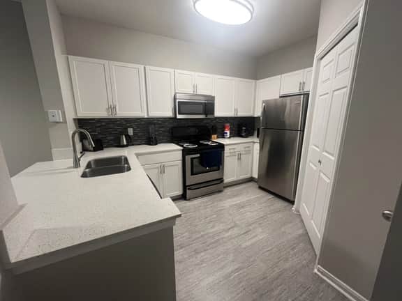 Premium Court Yard View 3 Bedroom Condo in Houston Medical Center - Image 3