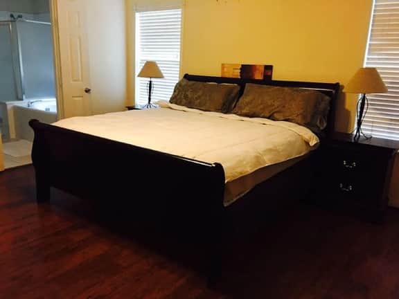 Relaxing 4 Bedroom House in the Woodlands, TX - Image 2