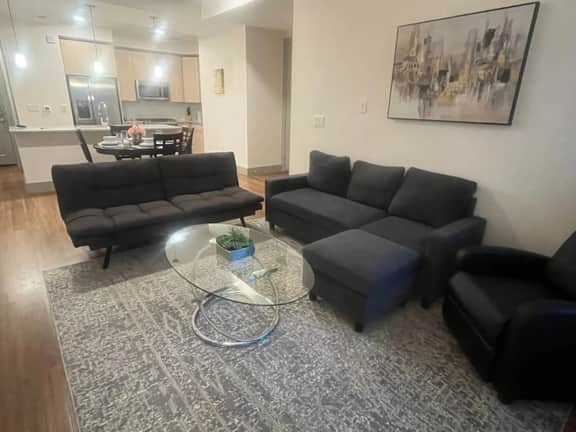 Spacious 2 bed/2bath in the Galleria - Image 2