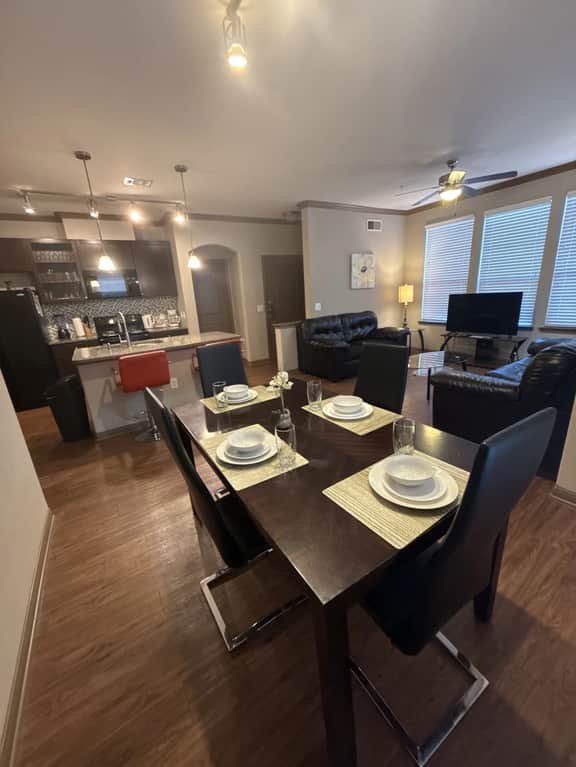 Spacious 2 bed/2bath in The Woodlands** - Image 4