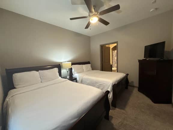 Spacious 2 bed/2bath in The Woodlands** - Image 5